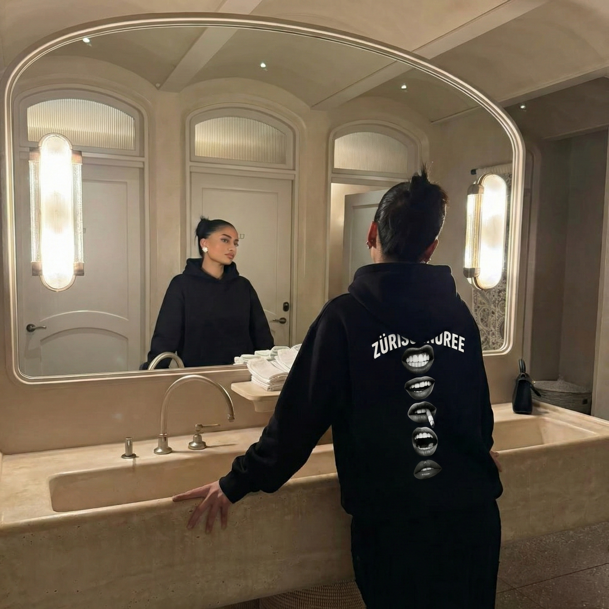 Schwarzer Hoodie Zürischnurre